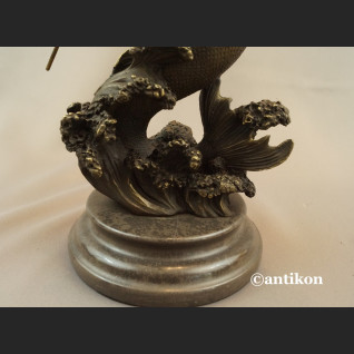 Neptun z trójzębem rzeźba z brązu Posejdon 