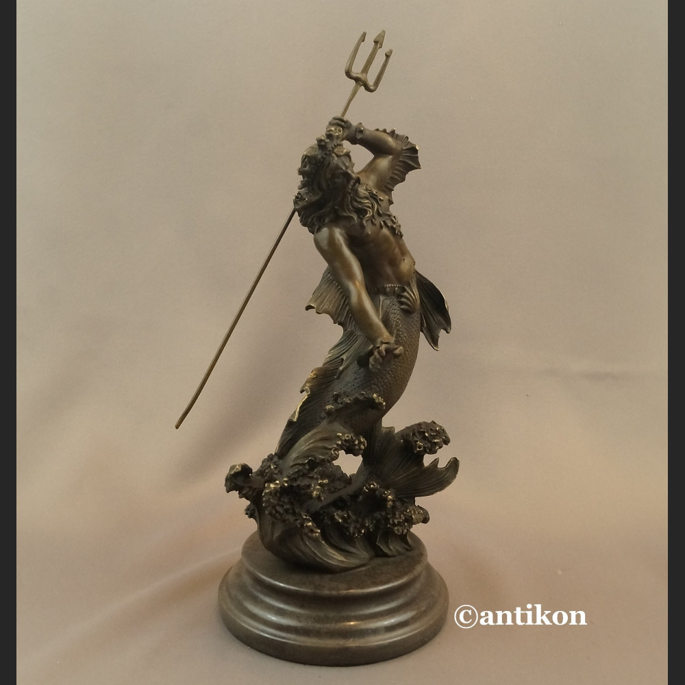 Neptun z trójzębem rzeźba z brązu Posejdon 