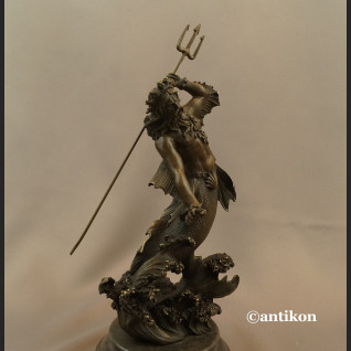 Neptun z trójzębem rzeźba z brązu Posejdon 