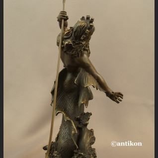 Neptun z trójzębem rzeźba z brązu Posejdon 