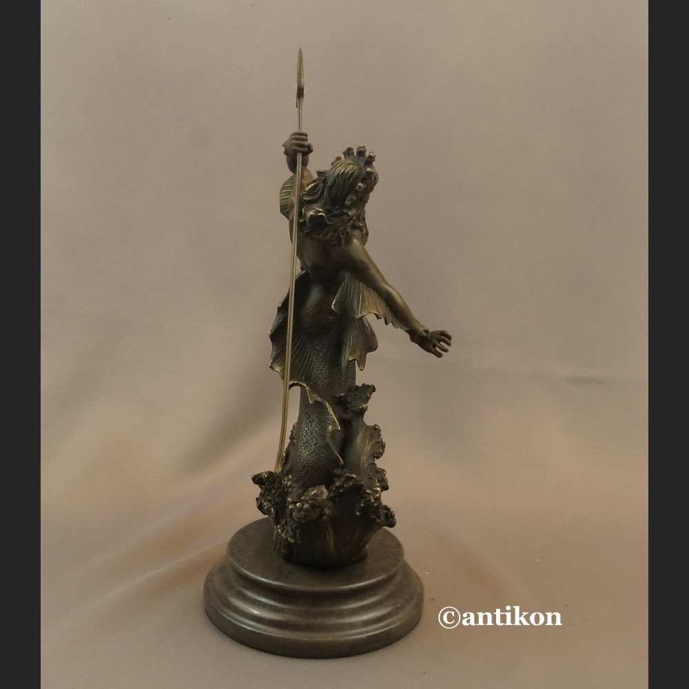 Neptun z trójzębem rzeźba z brązu Posejdon 