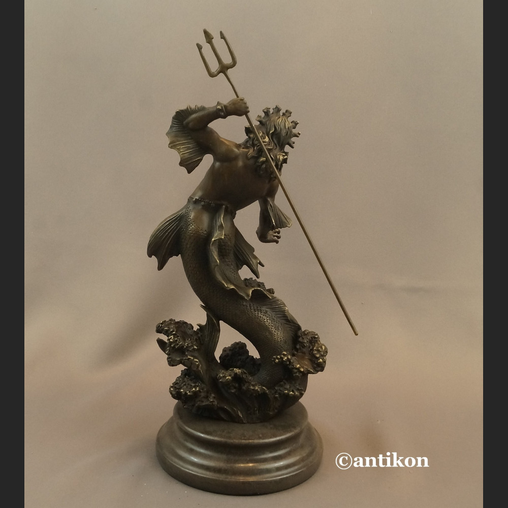 Neptun z trójzębem rzeźba z brązu Posejdon 