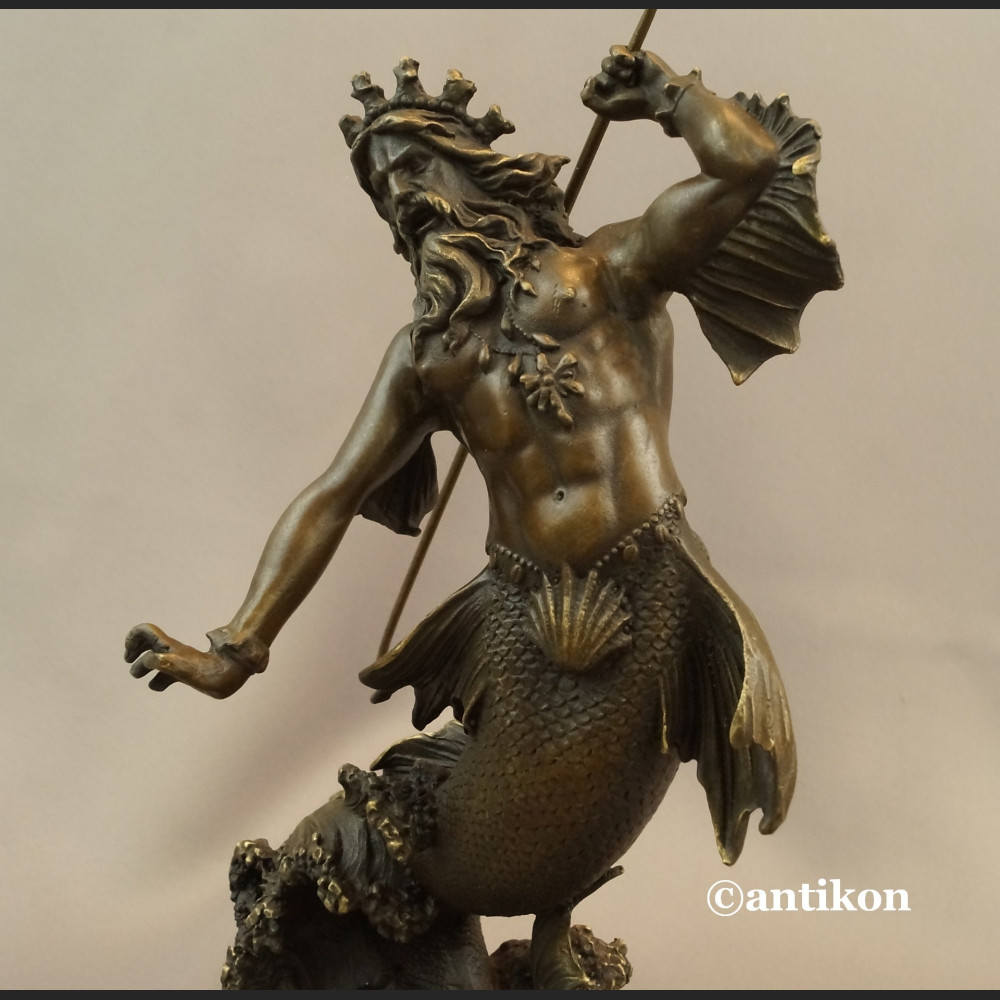 Neptun z trójzębem rzeźba z brązu Posejdon 