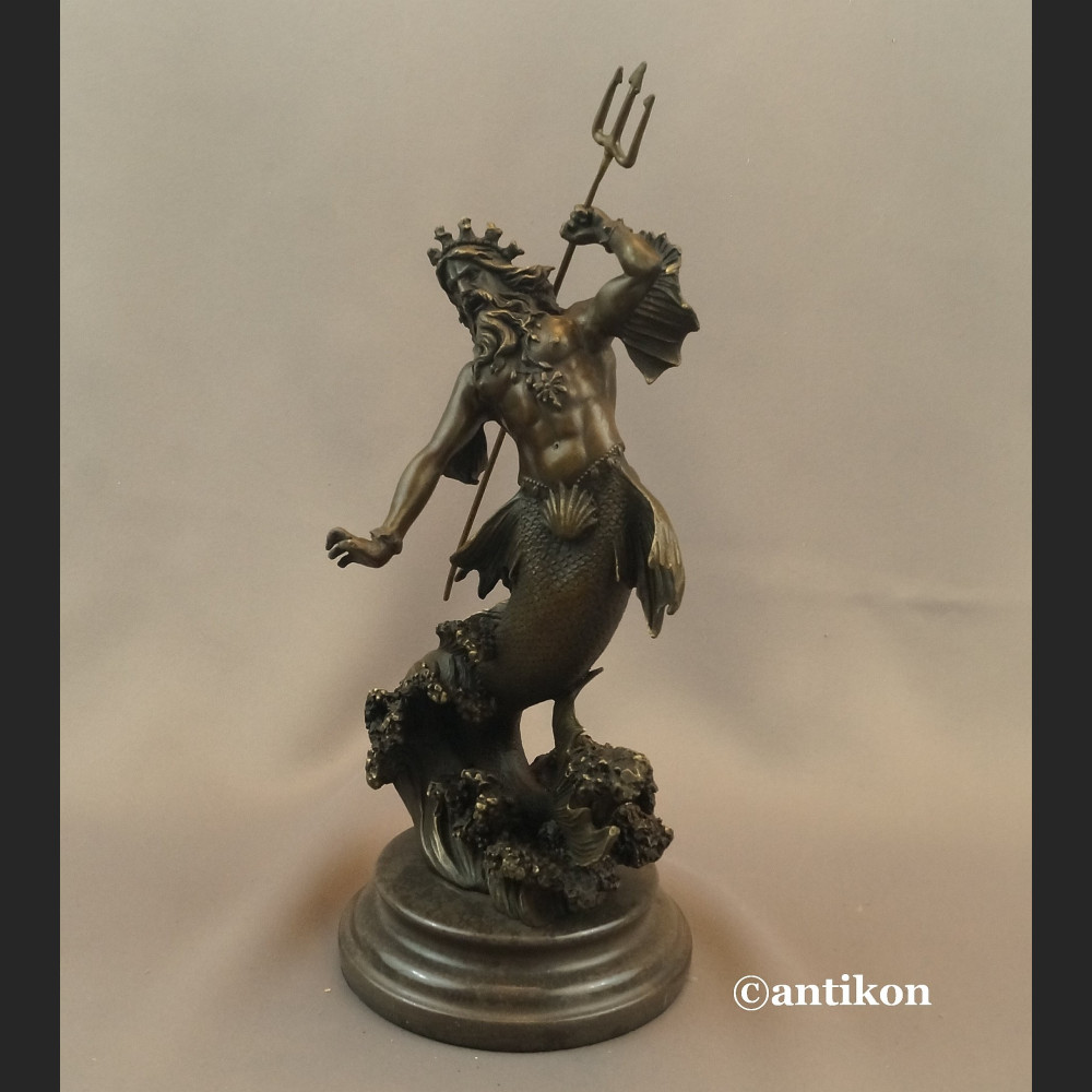 Neptun z trójzębem rzeźba z brązu Posejdon 