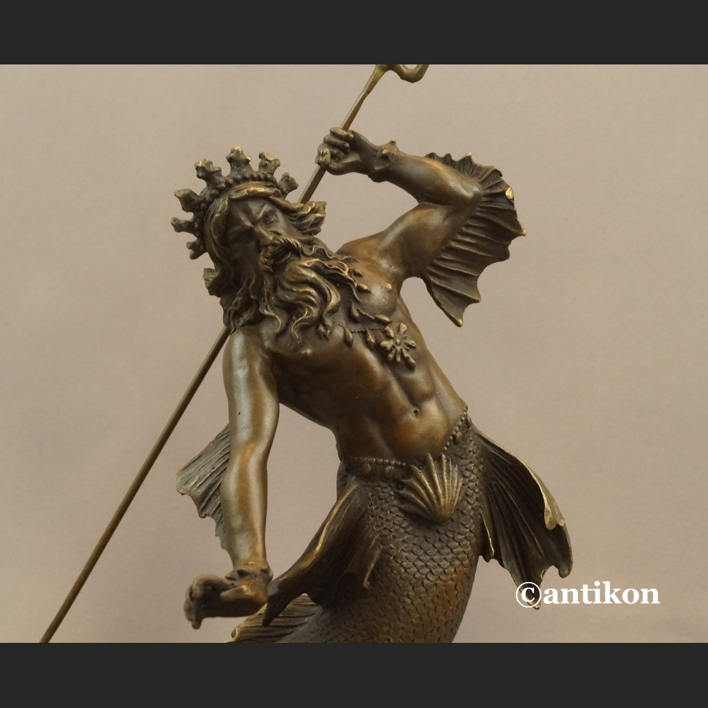 Neptun z trójzębem rzeźba z brązu Posejdon 