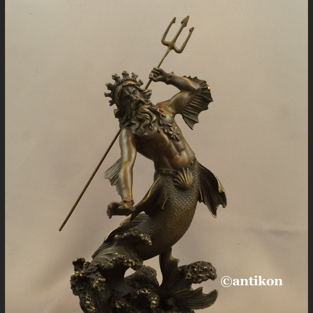 Neptun z trójzębem rzeźba z brązu Posejdon 