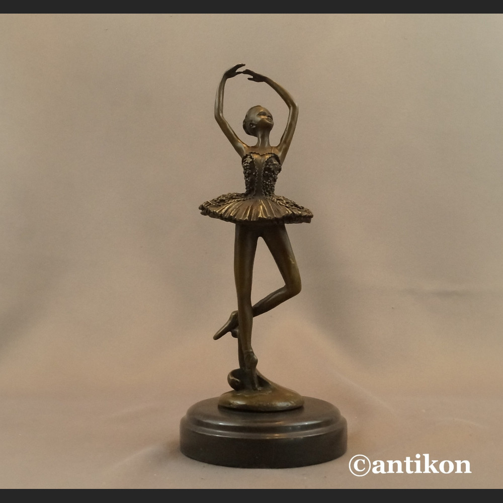 Figurka baletnicy z brązu na prezent 