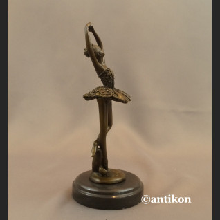 Figurka baletnicy z brązu na prezent 