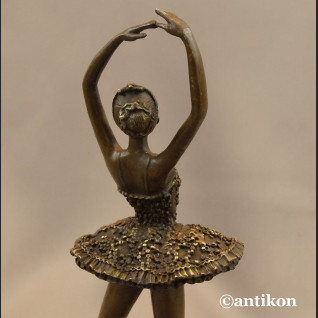 Figurka baletnicy z brązu na prezent 