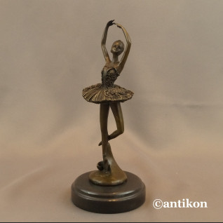 Figurka baletnicy z brązu na prezent 