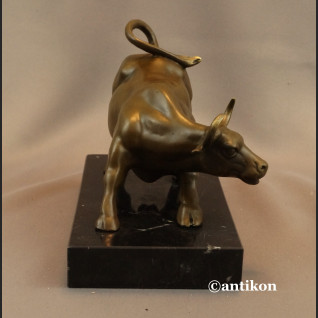 Byk z brązu duża rzeźba z Wall Street