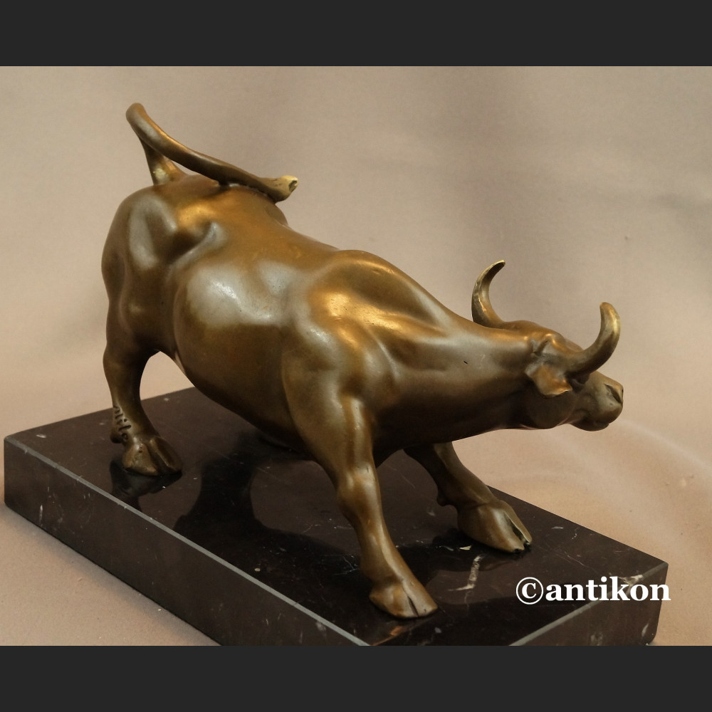 Byk z brązu duża rzeźba z Wall Street