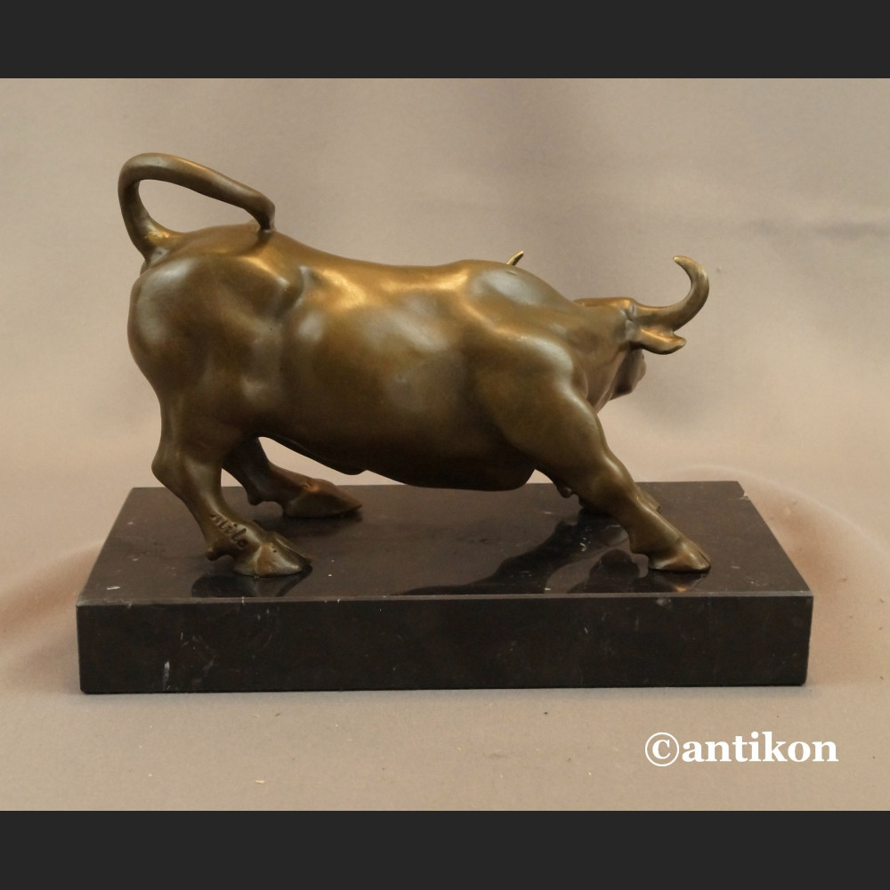 Byk z brązu duża rzeźba z Wall Street