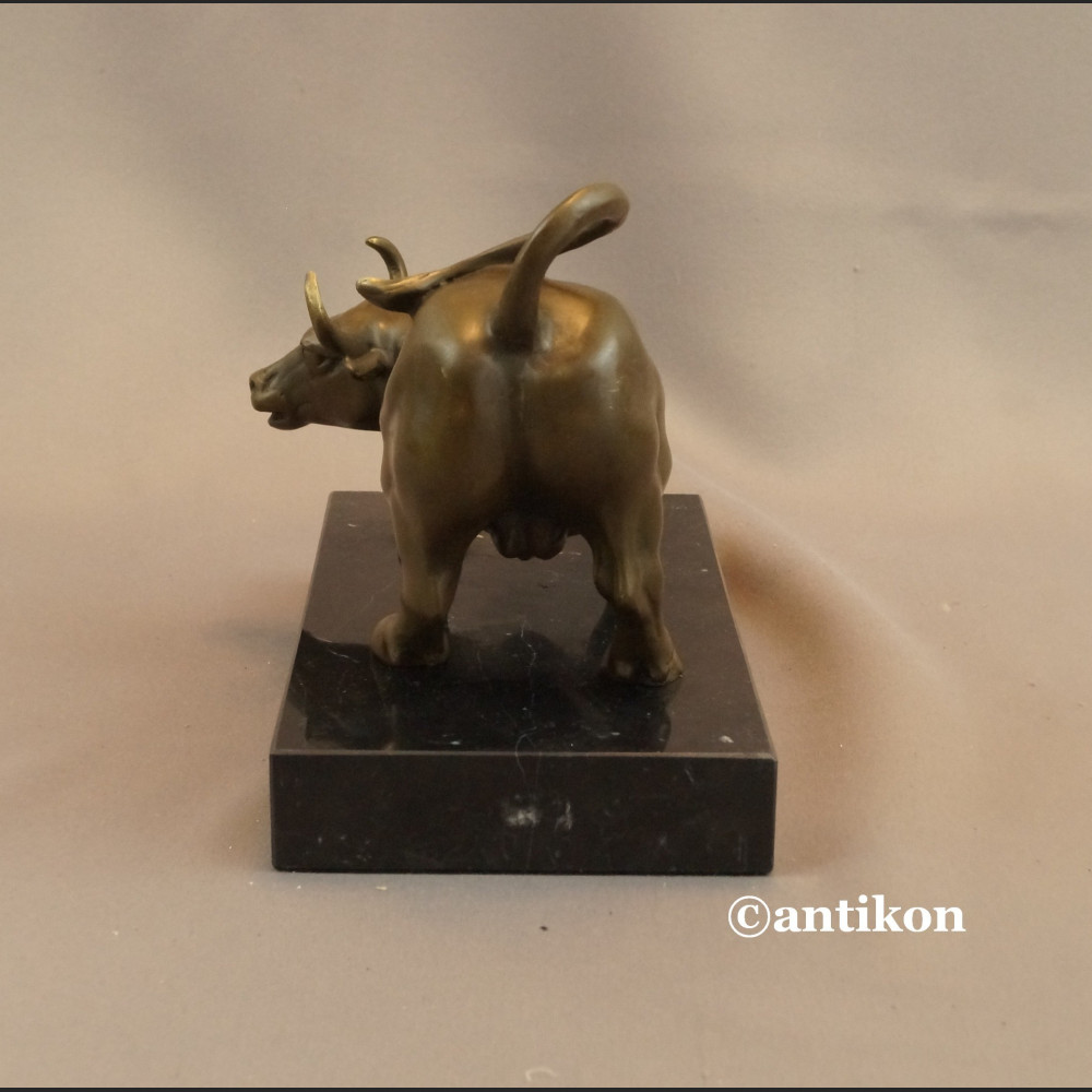 Byk z brązu duża rzeźba z Wall Street