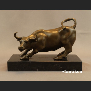 Byk z brązu duża rzeźba z Wall Street