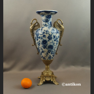 Wazon z wzorem cebulowym z porcelany 