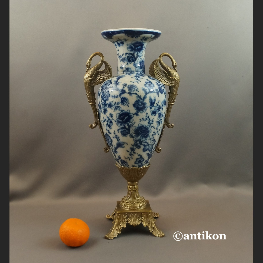 Wazon z wzorem cebulowym z porcelany 