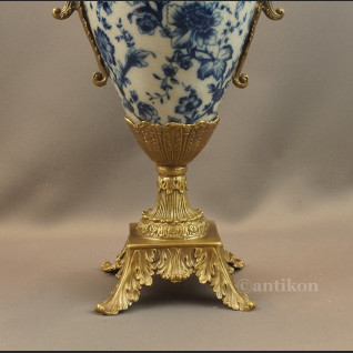 Wazon z wzorem cebulowym z porcelany 