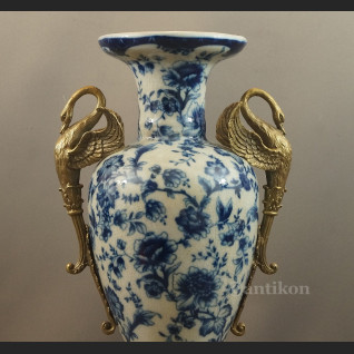 Wazon z wzorem cebulowym z porcelany 