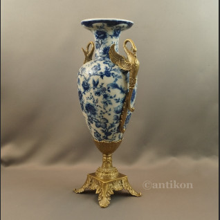 Wazon z wzorem cebulowym z porcelany 