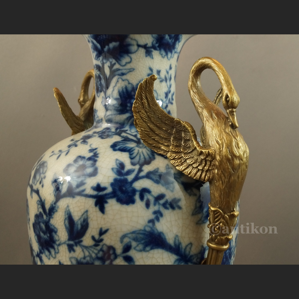 Wazon z wzorem cebulowym z porcelany 