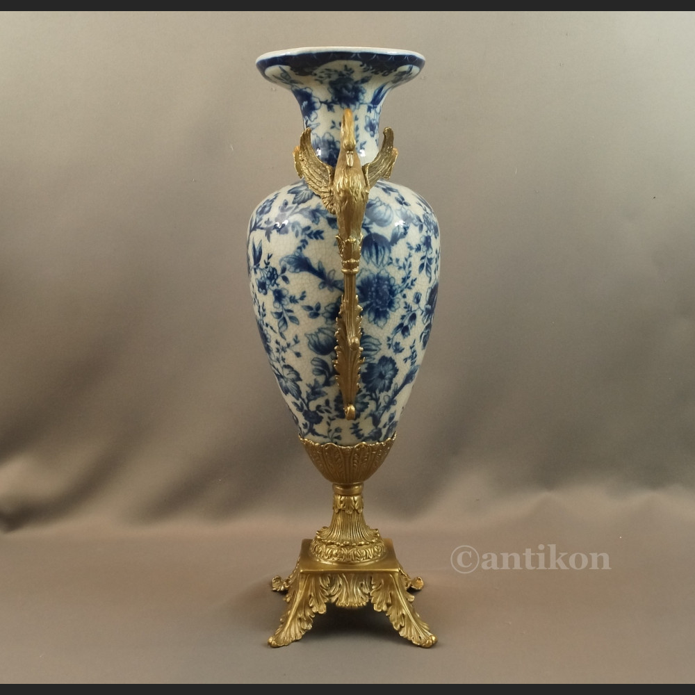 Wazon z wzorem cebulowym z porcelany 