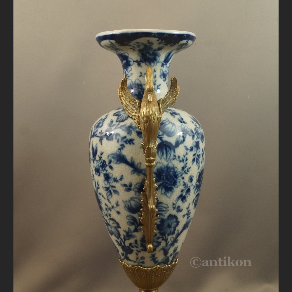 Wazon z wzorem cebulowym z porcelany 