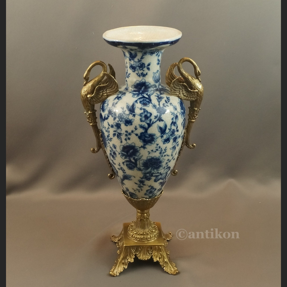 Wazon z wzorem cebulowym z porcelany 