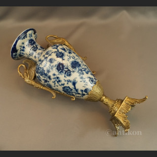 Wazon z wzorem cebulowym z porcelany 