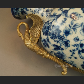 Wazon z wzorem cebulowym z porcelany 