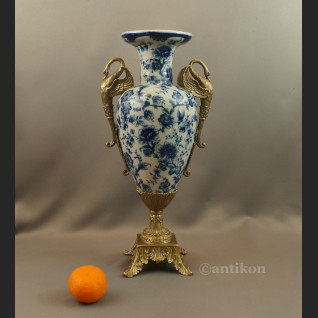 Wazon z wzorem cebulowym z porcelany 