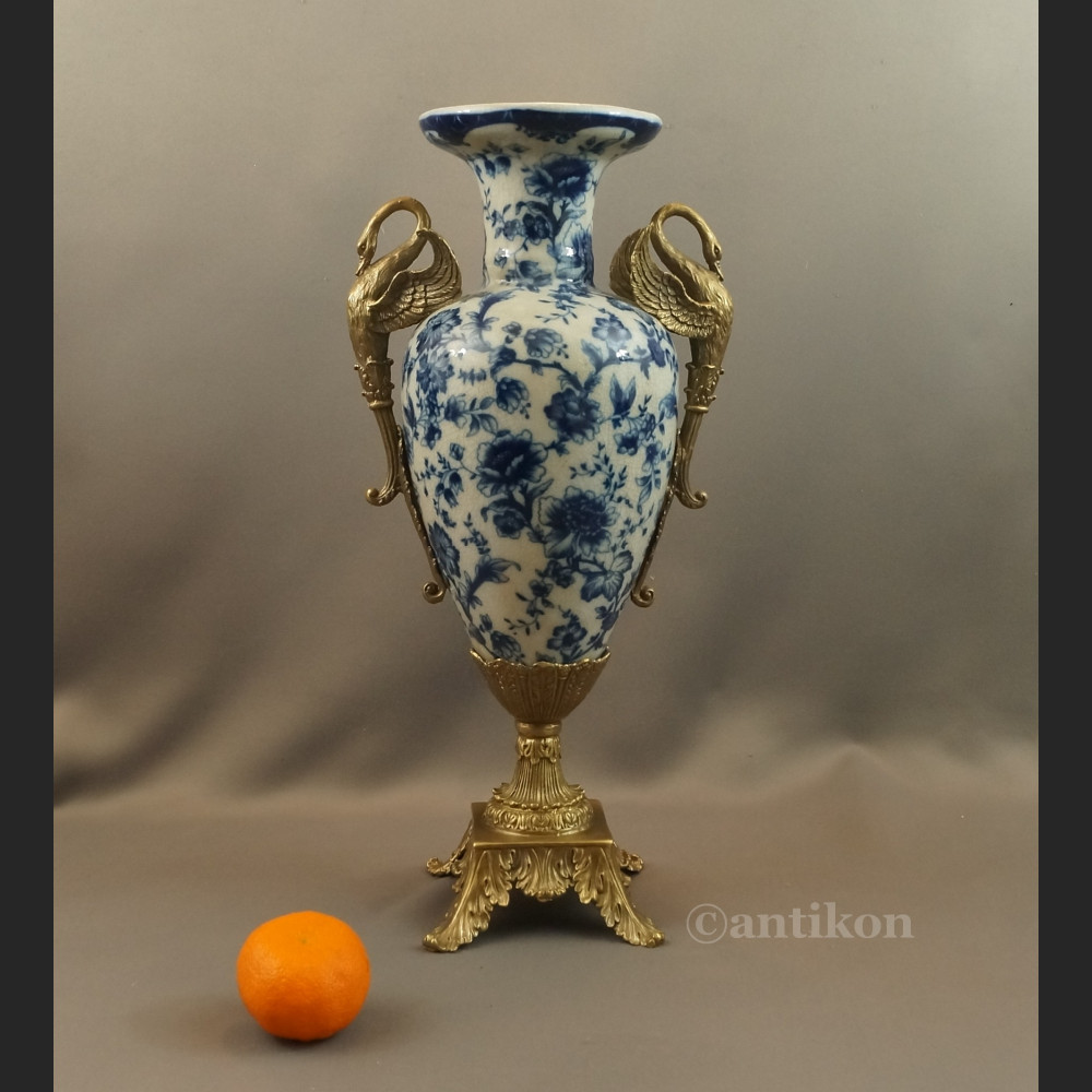 Wazon z wzorem cebulowym z porcelany 