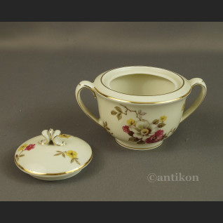 Śliczna kwiatowa cukierniczka z Bawarii Śliczna kwiatowa cukierniczka z Bawarii