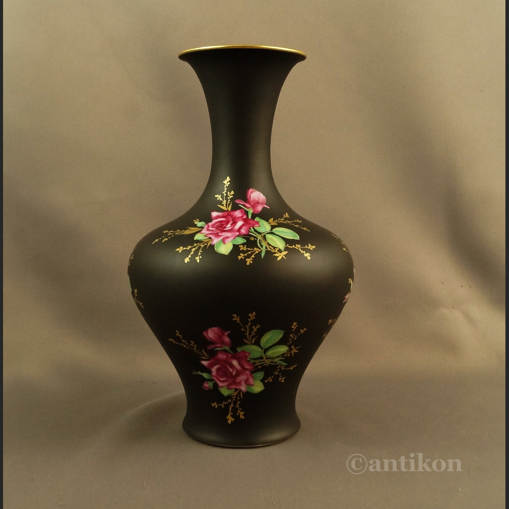 Czarny wazon z różami Rosenthal 