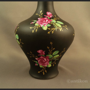 Czarny wazon z różami Rosenthal Czarny wazon z różami Rosenthal