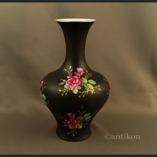 Czarny wazon z różami Rosenthal Czarny wazon z różami Rosenthal
