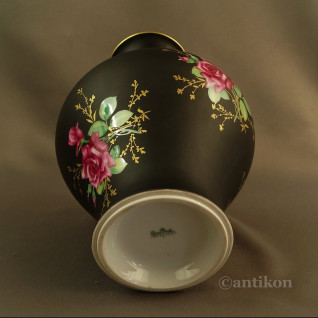 Czarny wazon z różami Rosenthal Czarny wazon z różami Rosenthal