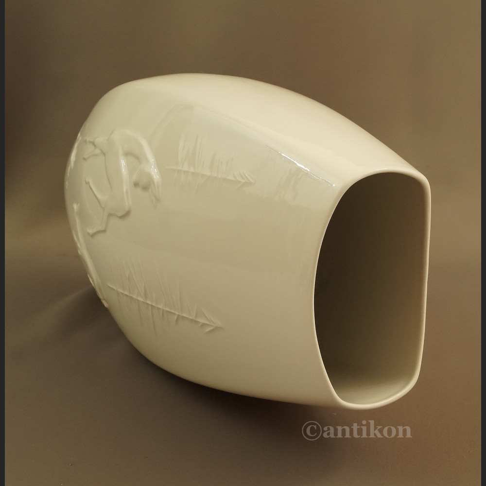 Wazon myśliwski biały z sarnami wys. 37 cm Wazon myśliwski biały z sarnami wys. 37 cm