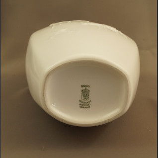 Wazon myśliwski biały z sarnami wys. 37 cm Wazon myśliwski biały z sarnami wys. 37 cm