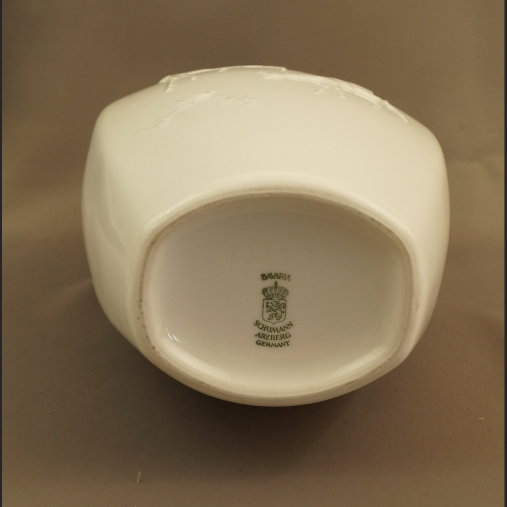 Wazon myśliwski biały z sarnami wys. 37 cm Wazon myśliwski biały z sarnami wys. 37 cm