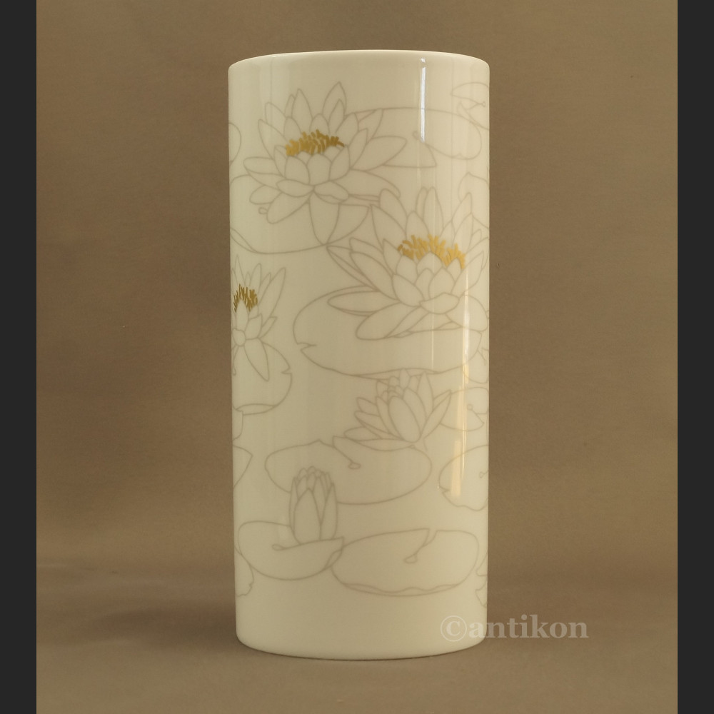 Biały wazon Rosenthal z liliami wodnymi Biały wazon Rosenthal z liliami wodnymi