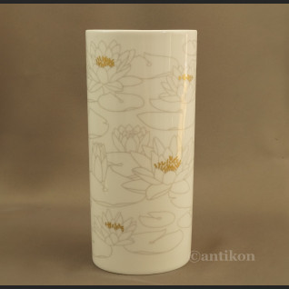 Biały wazon Rosenthal z liliami wodnymi Biały wazon Rosenthal z liliami wodnymi