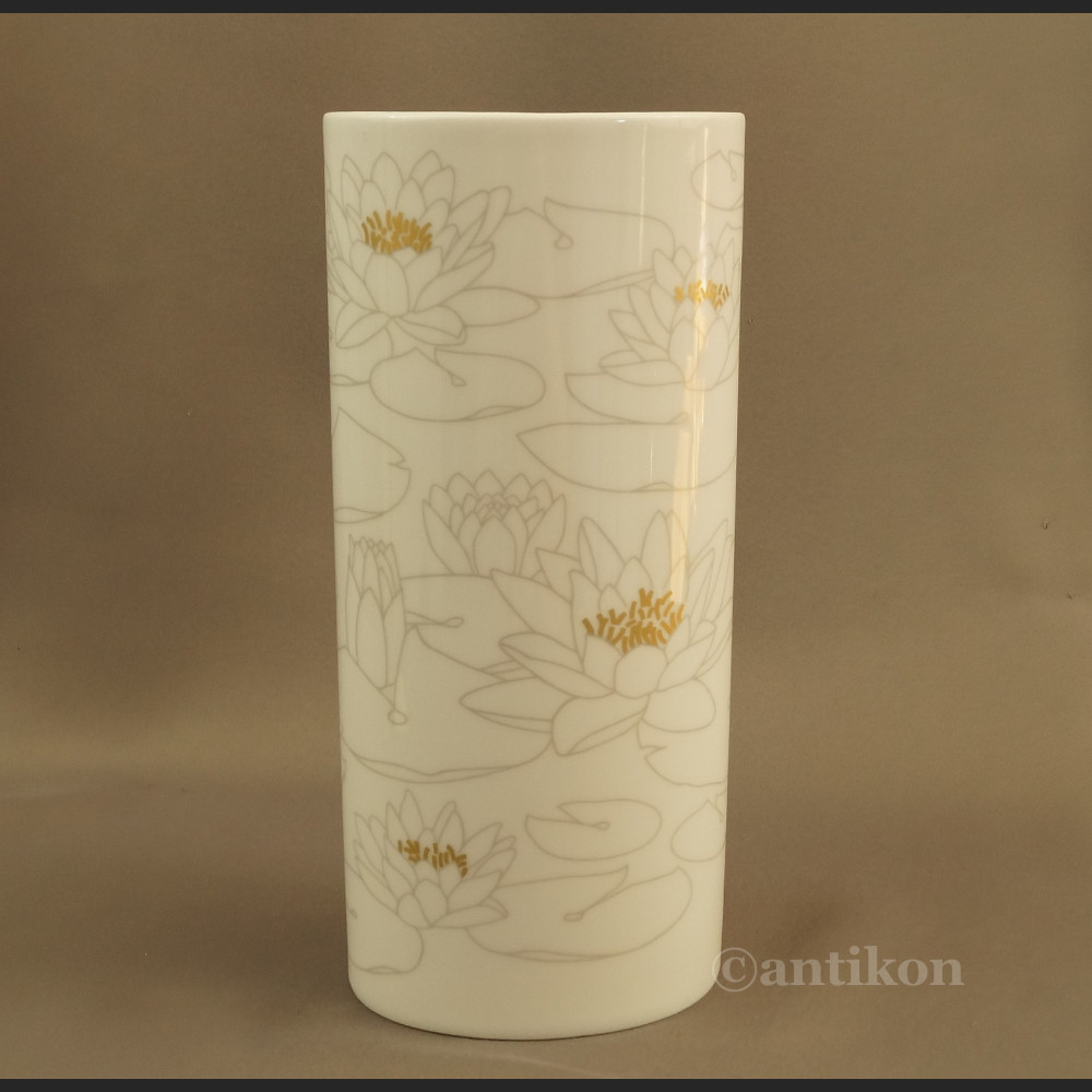 Biały wazon Rosenthal z liliami wodnymi Biały wazon Rosenthal z liliami wodnymi