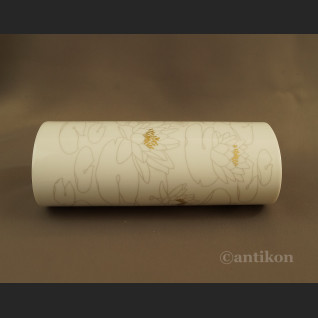 Biały wazon Rosenthal z liliami wodnymi Biały wazon Rosenthal z liliami wodnymi