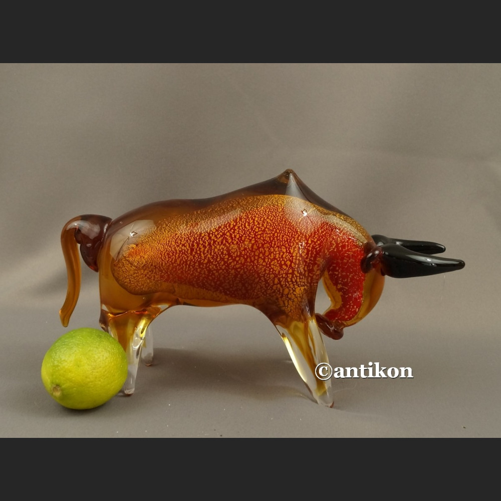 Szklana figurka byka symbol hossy murano 