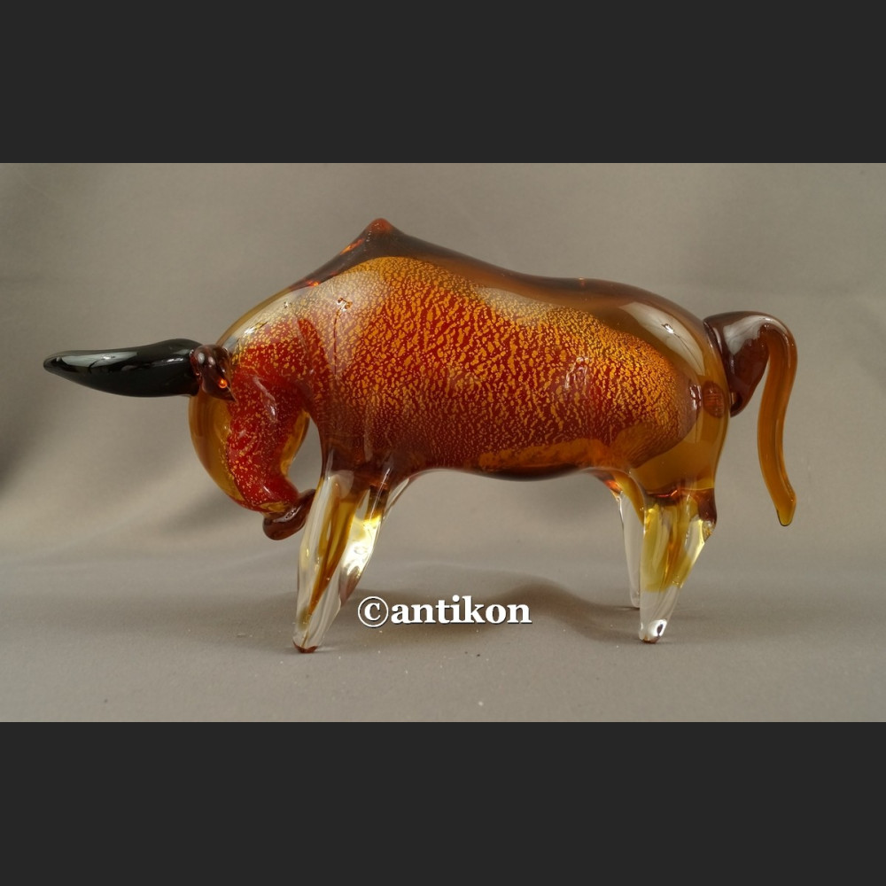 Szklana figurka byka symbol hossy murano 