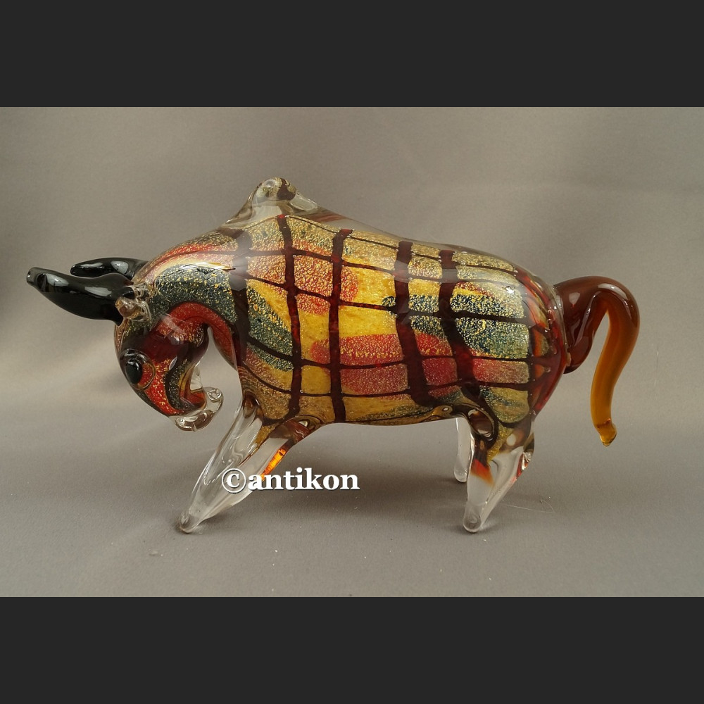 Szklany byk symbol hossy Szklany byk symbol hossy