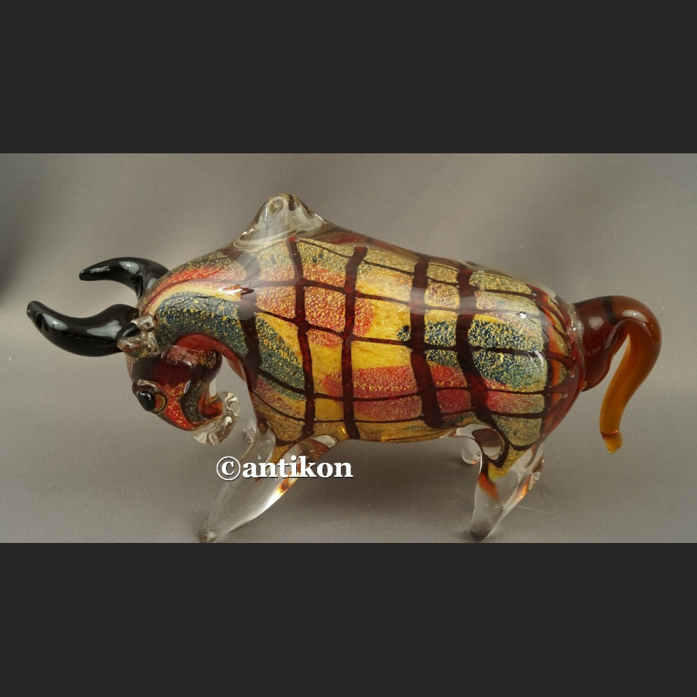 Szklany byk symbol hossy Szklany byk symbol hossy