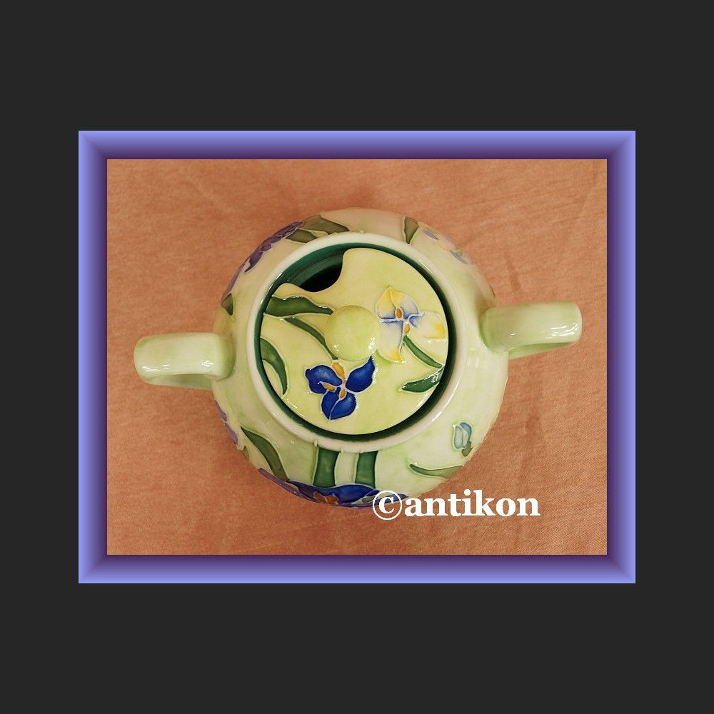 Porcelanowa cukierniczka irysy Porcelanowa cukierniczka irysy