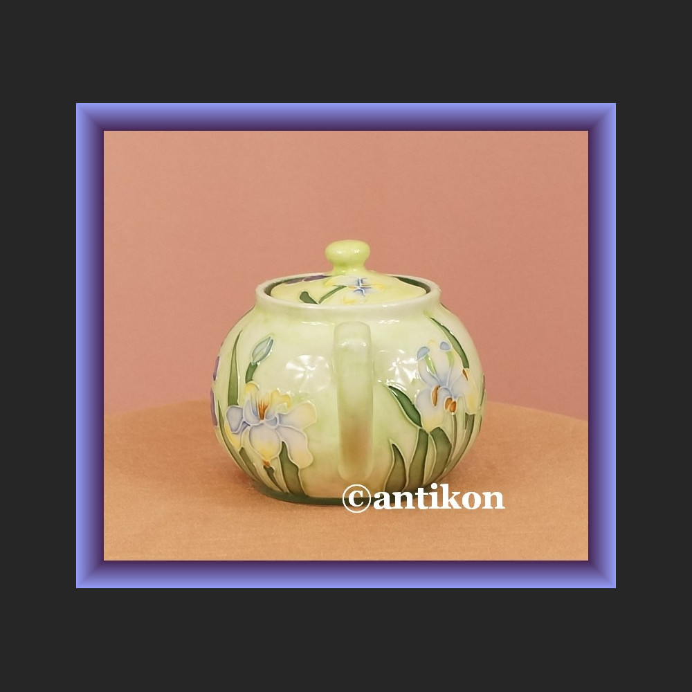 Porcelanowa cukierniczka irysy Porcelanowa cukierniczka irysy